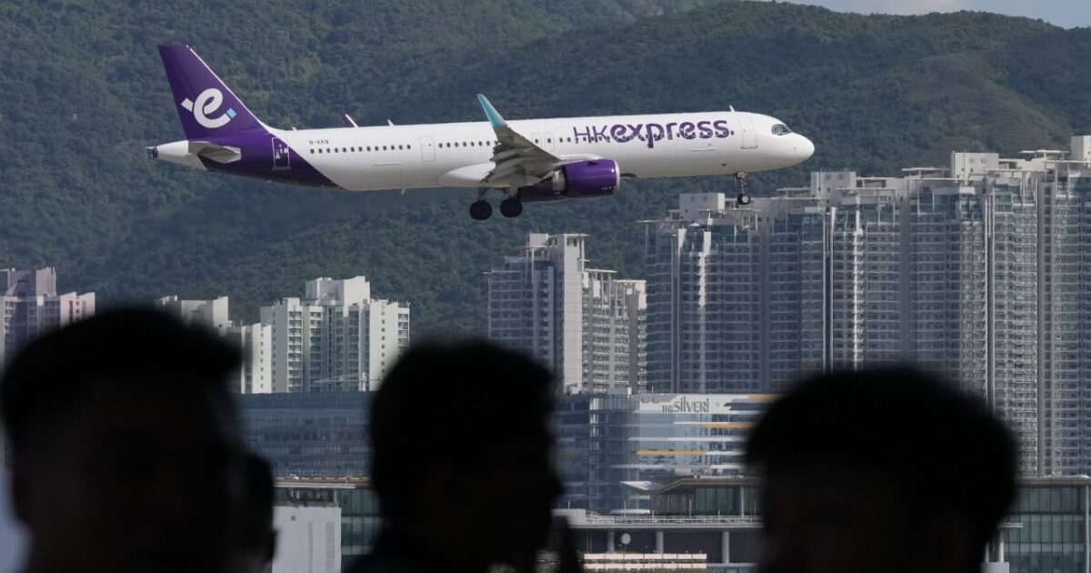 Badai Jangmi mengakibatkan pembatalan penerbangan HK Express