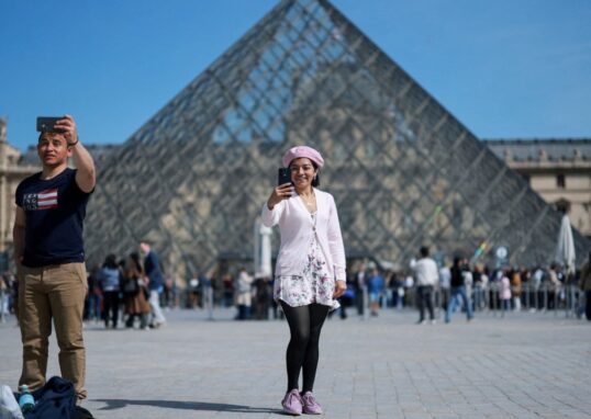 Pencurian Louvre 2025 yang diangkat menjadi film