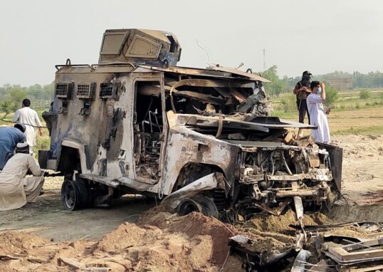 Serangan bom bunuh diri di Pakistan menewaskan 14 polisi