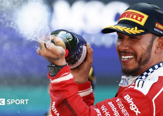 Lewis Hamilton merayakan kemenangan pertamanya bersama Ferrari di F1