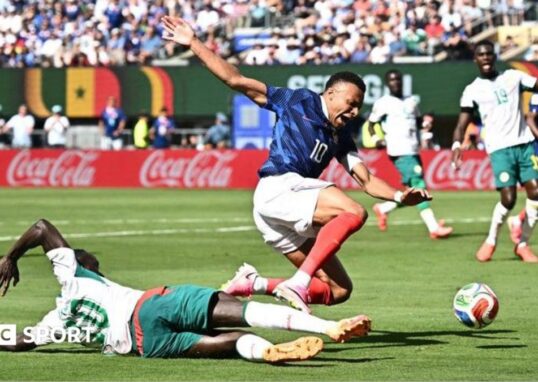 Keputusan VAR membingungkan dalam pertandingan Prancis vs Senegal