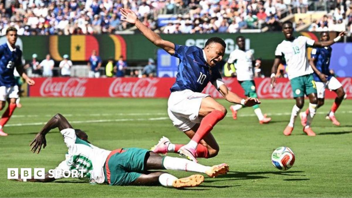Keputusan VAR membingungkan dalam pertandingan Prancis vs Senegal
