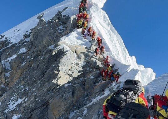 Pemandu Nepal Hillary Dawa Sherpa yang hilang di Everest