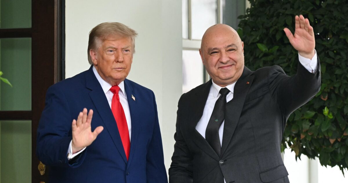 Gambar Trump dan Aoun membahas intervensi Syria terhadap Hezbollah